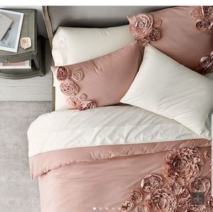 Cameo Duvet cover & Euro shams